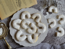 Porhanyós diós kifli 