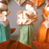 Színes ruhás anyukák